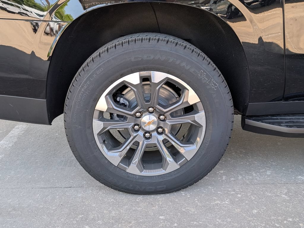 New 2026 Chevrolet Suburban LT w/ Comfort Package RWD image 3