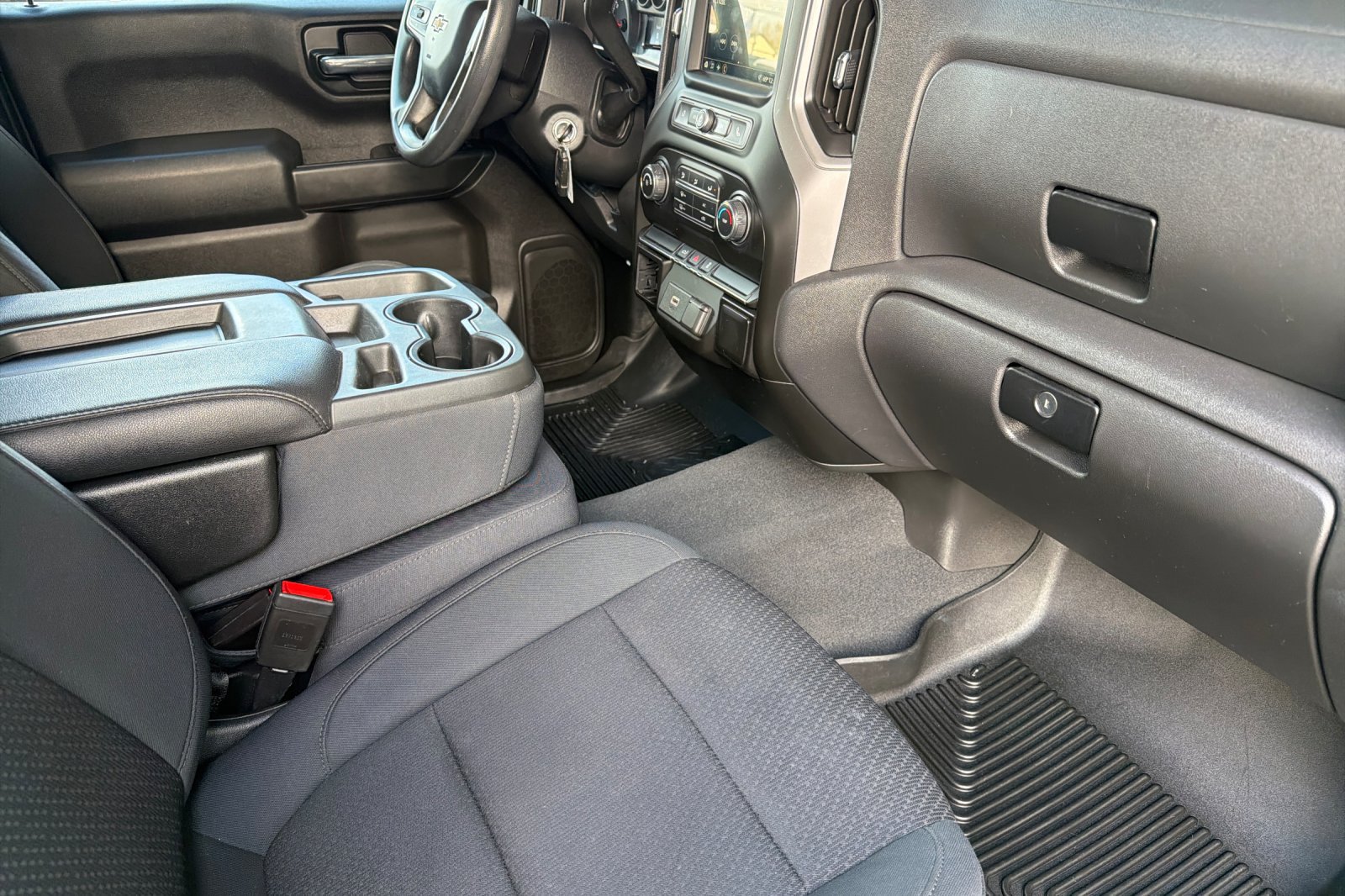Used 2019 Chevrolet Silverado 1500 Custom w/ Custom Value Package AWD/4WD image 14