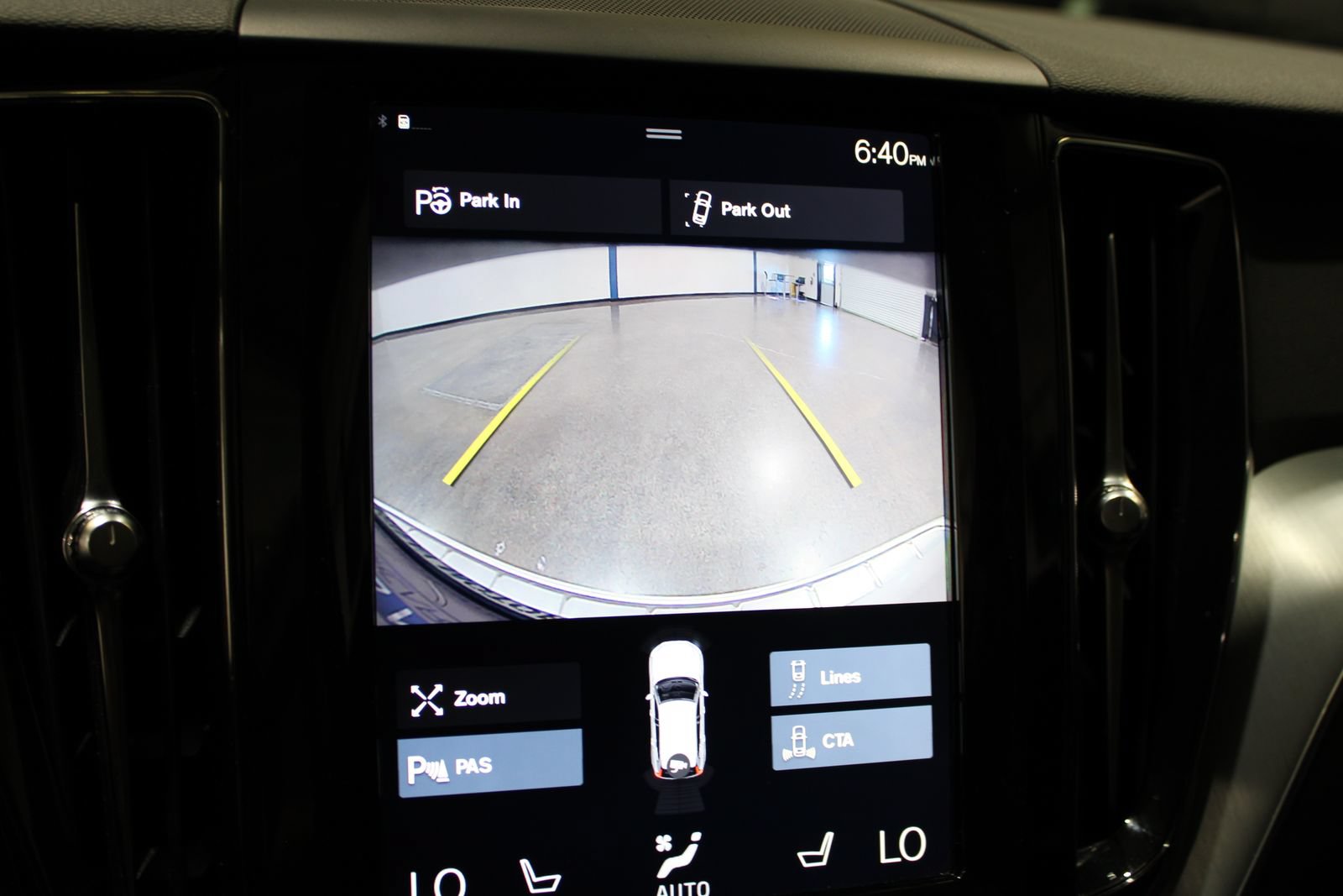 Used 2018 Volvo XC60 T6 Momentum w/ Convenience Package AWD/4WD image 30