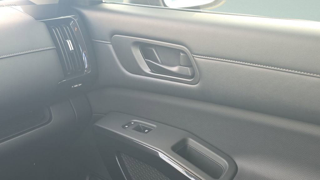 Used 2023 Nissan Pathfinder S AWD/4WD image 16