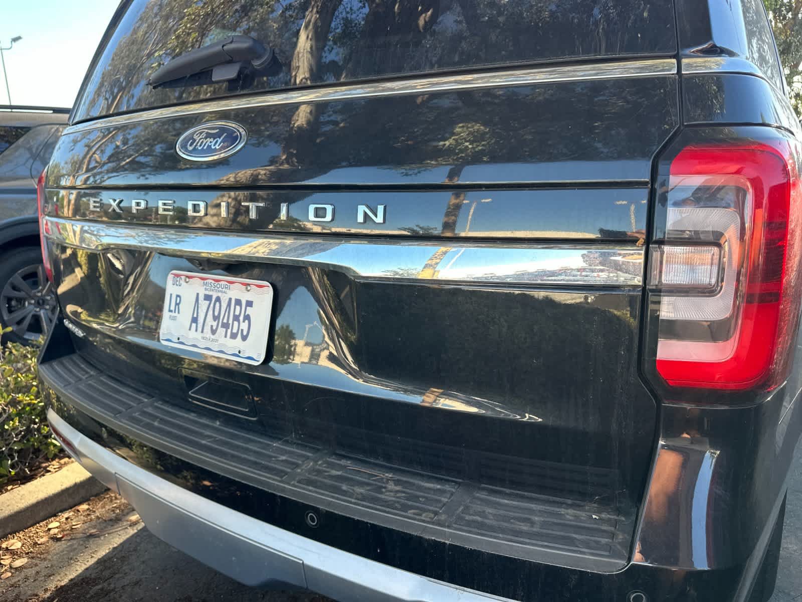 Used 2024 Ford Expedition Limited AWD/4WD image 5