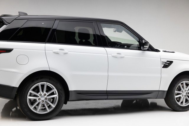 Used 2018 Land Rover Range Rover Sport SE image 35