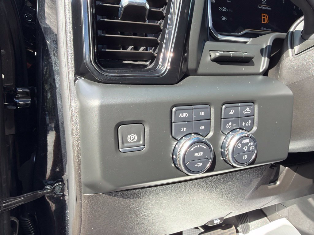 Used 2024 GMC Sierra 2500 AT4 w/ Technology Package AWD/4WD image 17