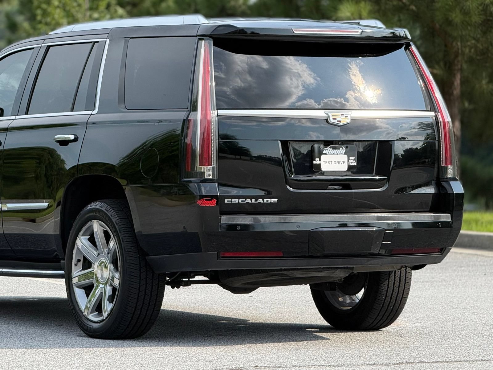 Used 2018 Cadillac Escalade Premium Luxury RWD image 49