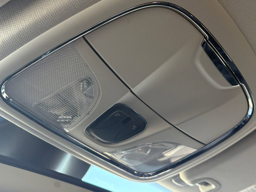 Used 2019 Jeep Cherokee Limited w/ Technology Group image 30