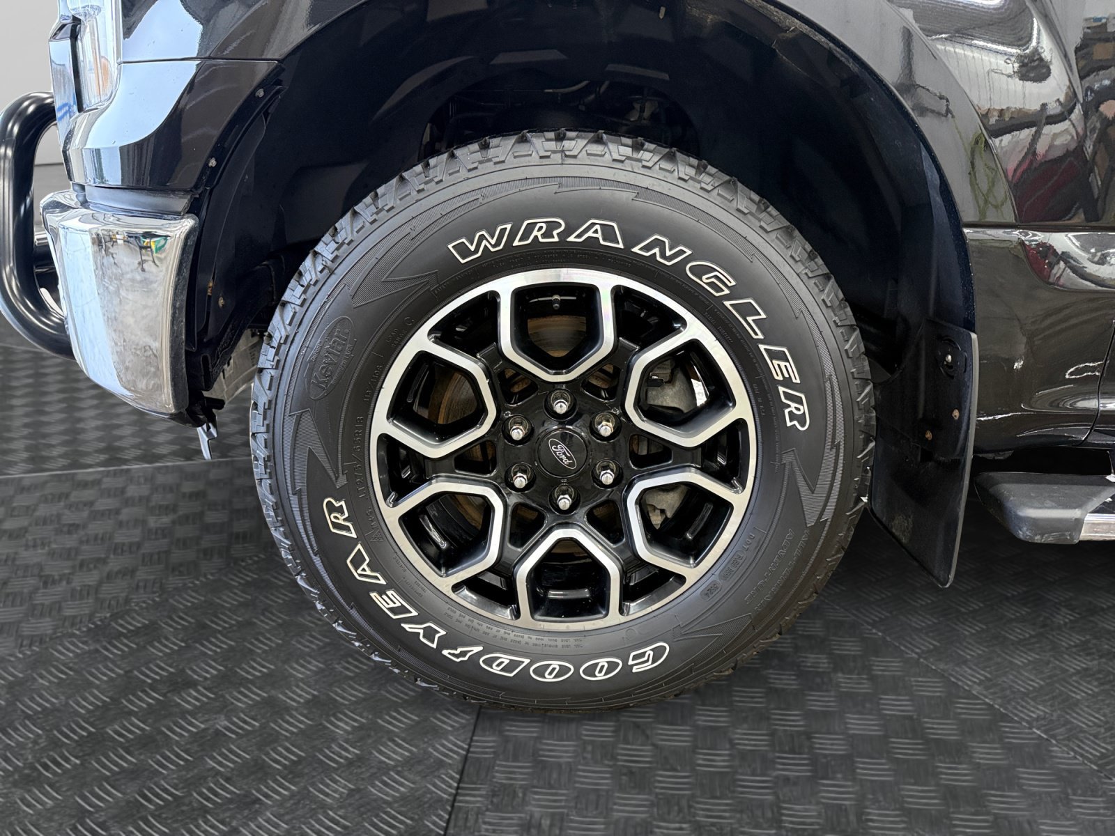 Used 2015 Ford F150 XLT AWD/4WD image 29
