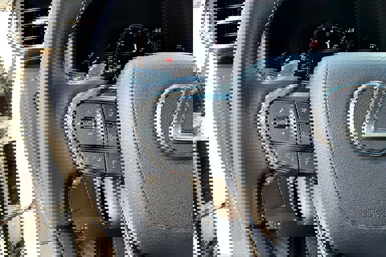 Used 2023 Lexus LX 600 4WD w/ Appearance Package image 21