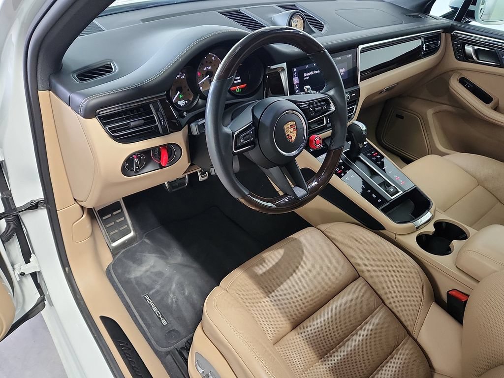 Certified 2025 Porsche Macan GTS AWD/4WD image 4