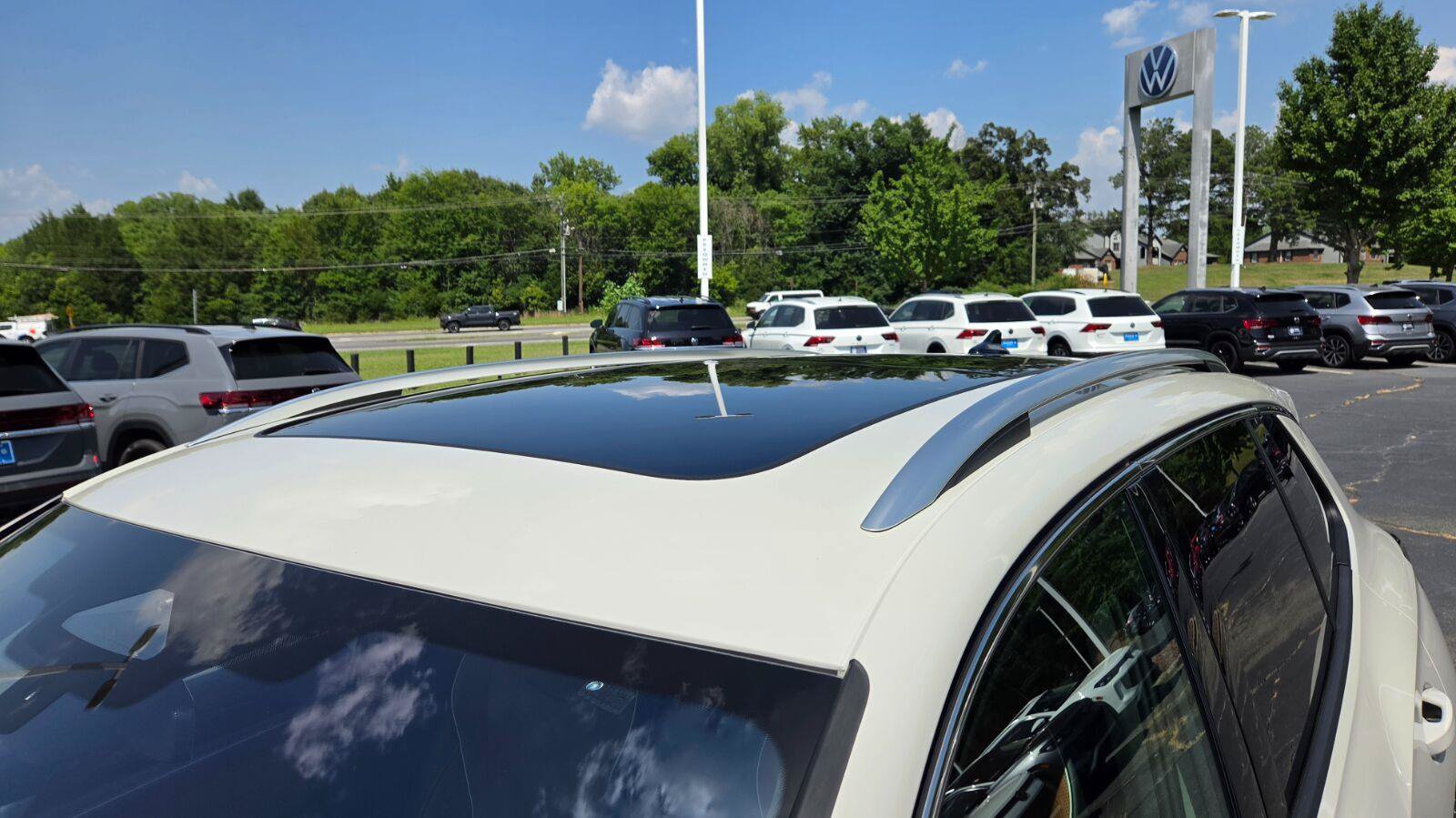 New 2027 Volkswagen Tiguan SEL R-Line AWD/4WD image 9