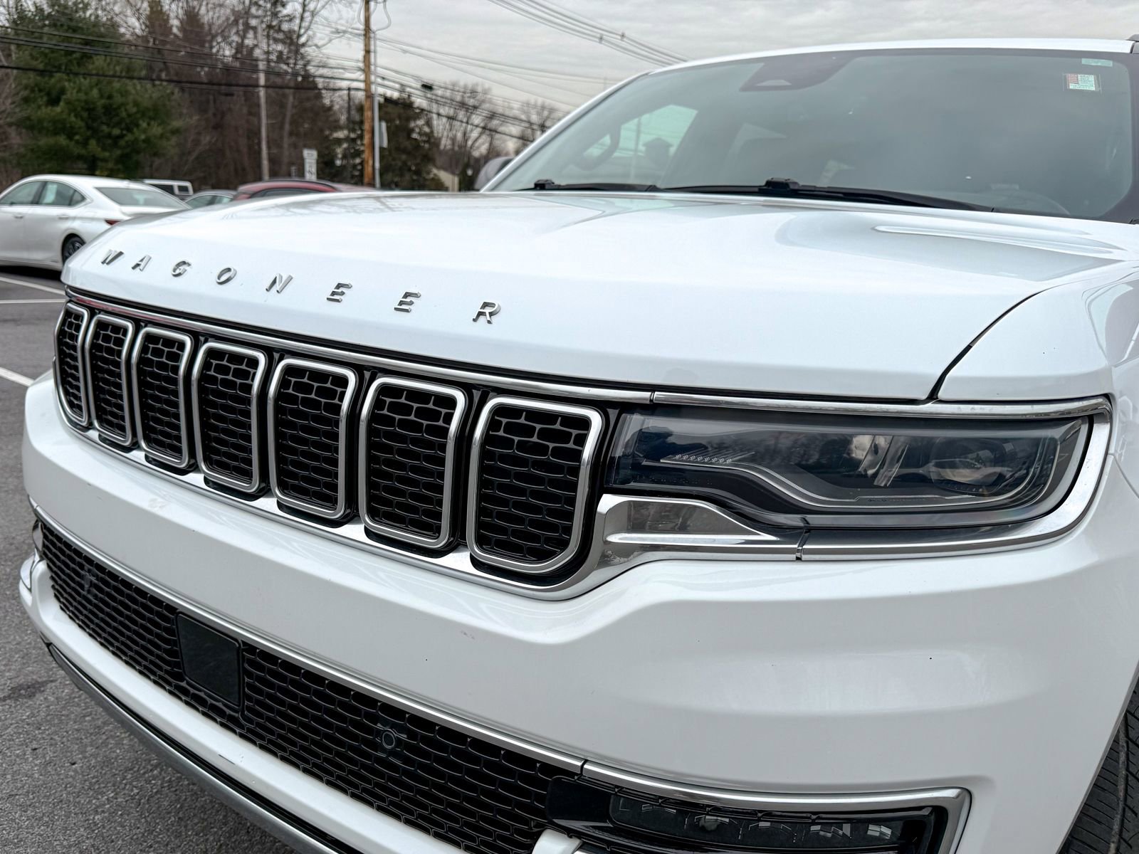 Used 2023 Jeep Wagoneer Series III w/ Preferred Equipment Group AWD/4WD image 4