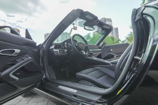 Used 2017 Porsche 911 Carrera S image 34