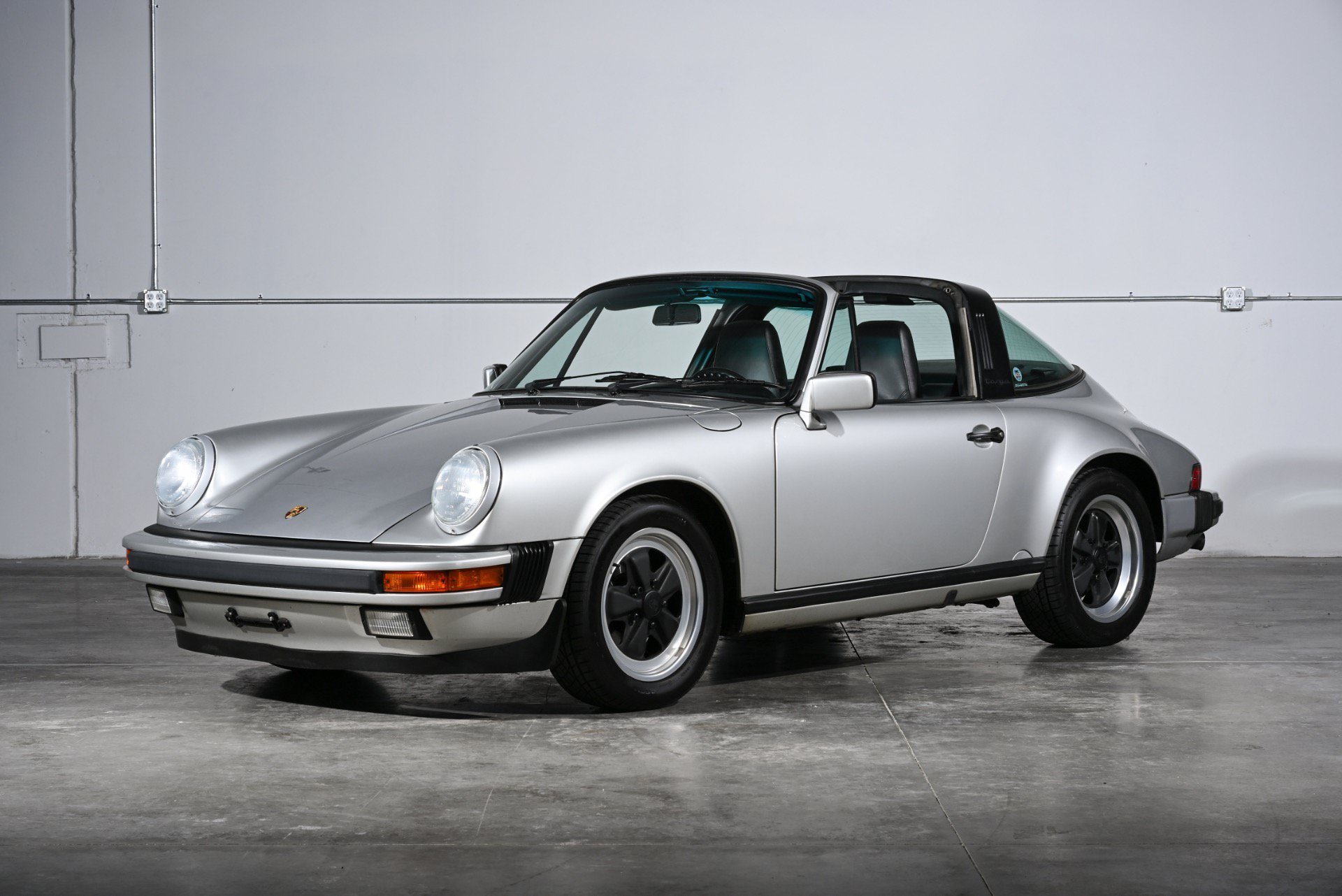 Used 1988 Porsche 911 Carrera RWD image 2