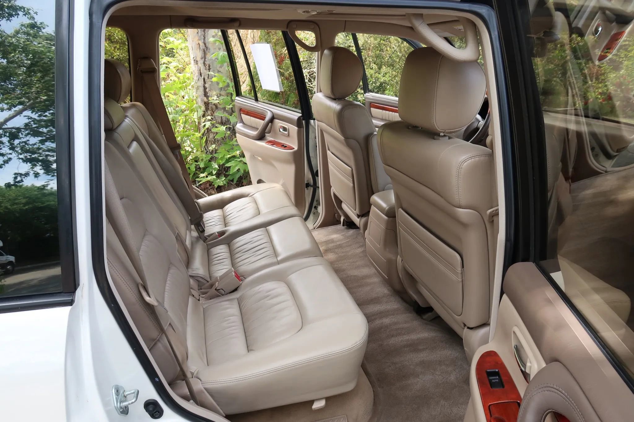 Used 2001 Lexus LX 470 4WD image 25