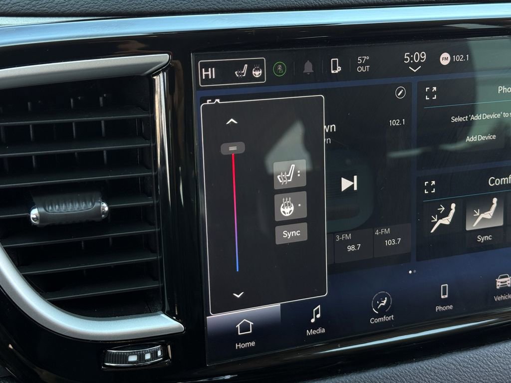 Used 2024 Chrysler Pacifica Touring-L image 25