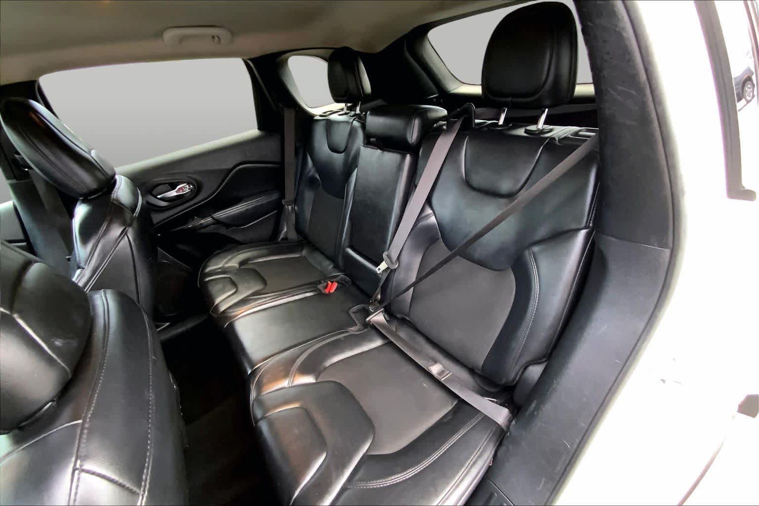Used 2020 Jeep Cherokee Latitude Plus FWD image 17