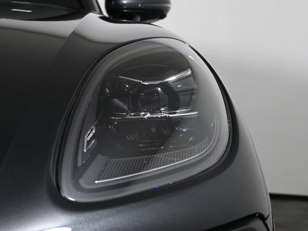 Used 2026 Porsche Macan AWD/4WD image 11
