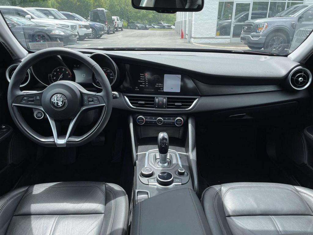 Used 2017 Alfa Romeo Giulia AWD image 21