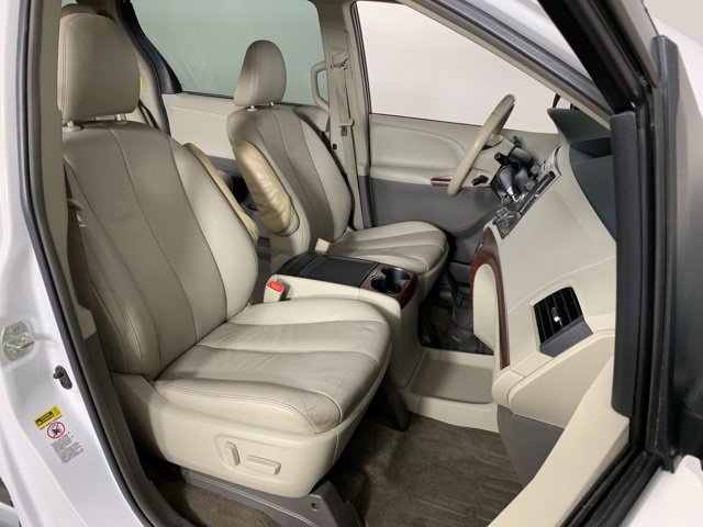 Used 2014 Toyota Sienna XLE image 40