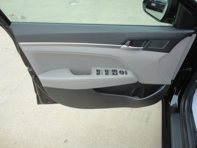 Used 2019 Hyundai Elantra Value Edition FWD image 3