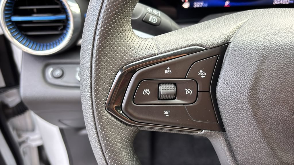 Used 2025 Chevrolet Trax LT FWD image 15