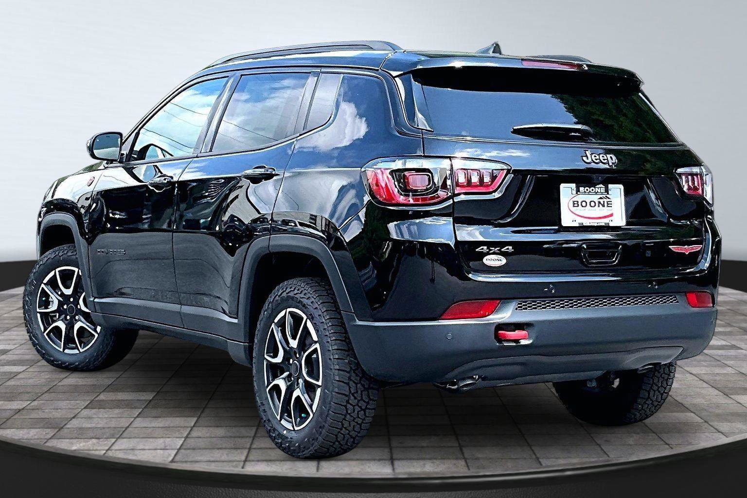 New 2026 Jeep Compass Trailhawk w/ Sun, Sound & Navigation Group AWD/4WD image 4