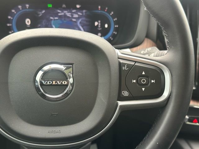 Used 2022 Volvo XC60 B5 Momentum w/ Climate Package image 21