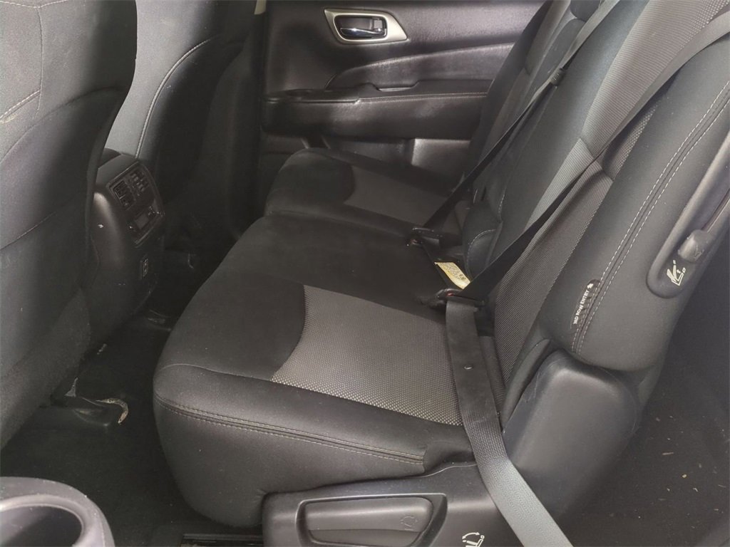 Used 2018 Nissan Pathfinder SV image 22
