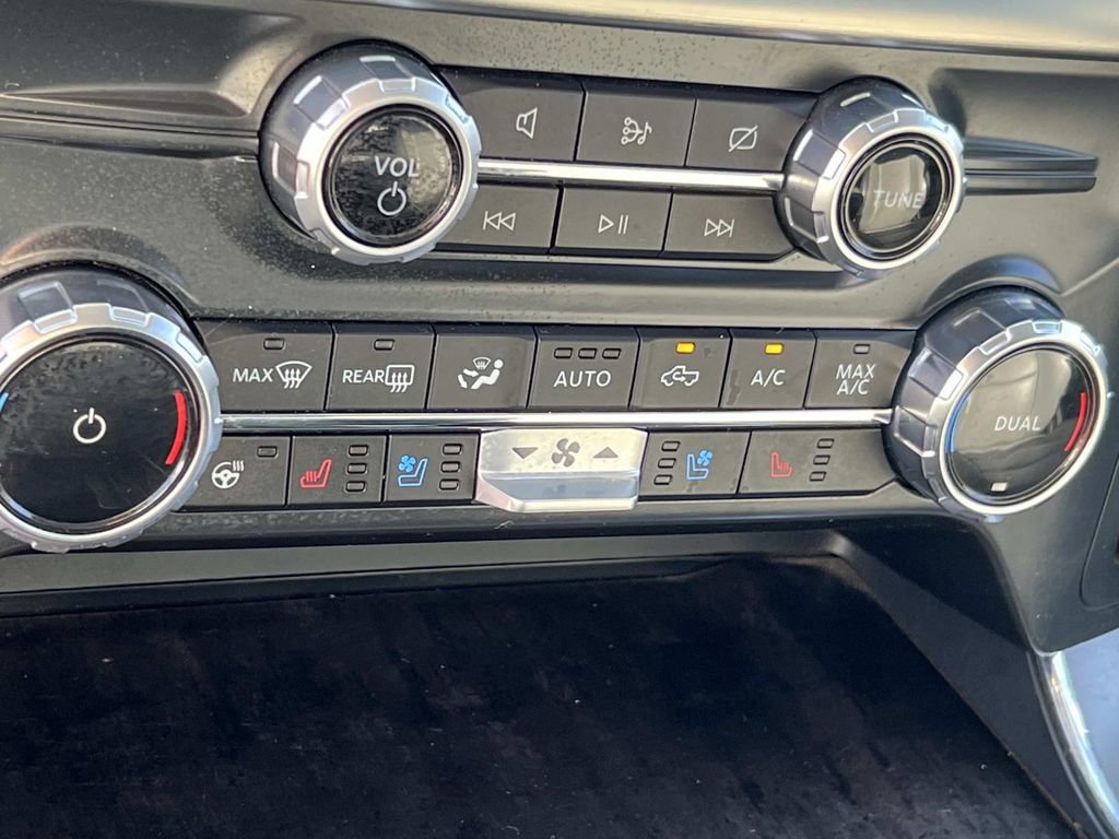 Used 2022 Ford F150 Lariat w/ Equipment Group 502A High image 34