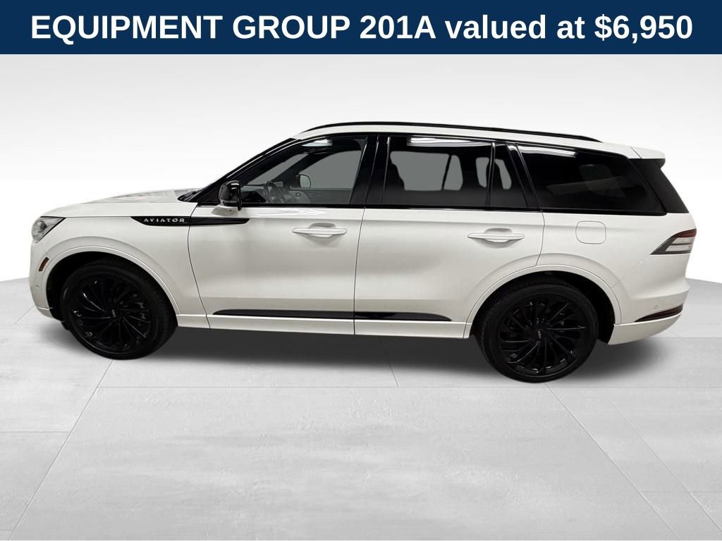 Used 2023 Lincoln Aviator Reserve w/ Equipment Group 201A image 3