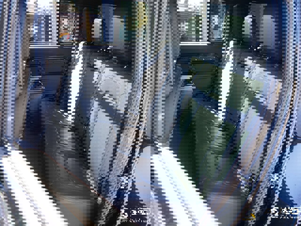 Used 2024 Land Rover Defender 110 S image 31