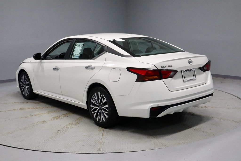 Certified 2025 Nissan Altima 2.5 SV FWD image 9