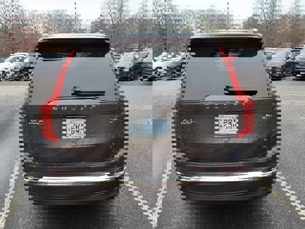 Used 2023 Volvo XC90 B6 Plus image 4