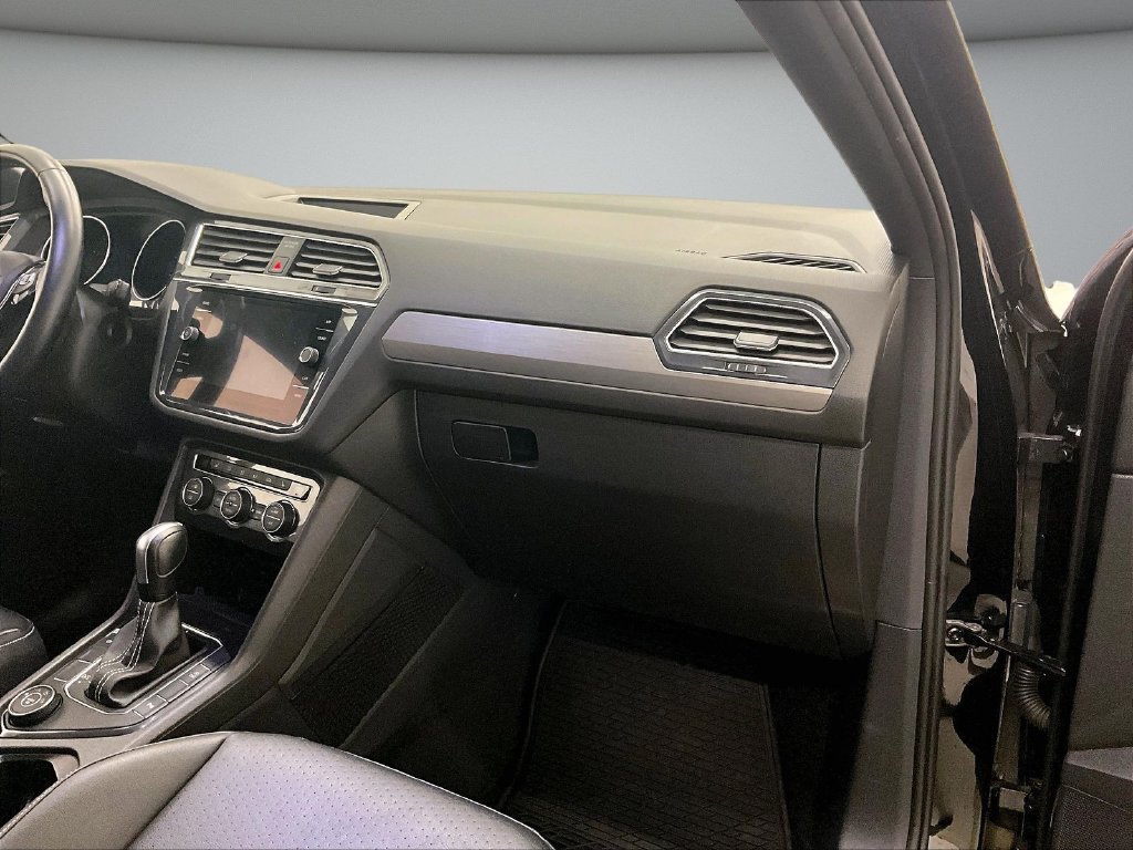 Used 2021 Volkswagen Tiguan SE R-Line AWD/4WD image 26