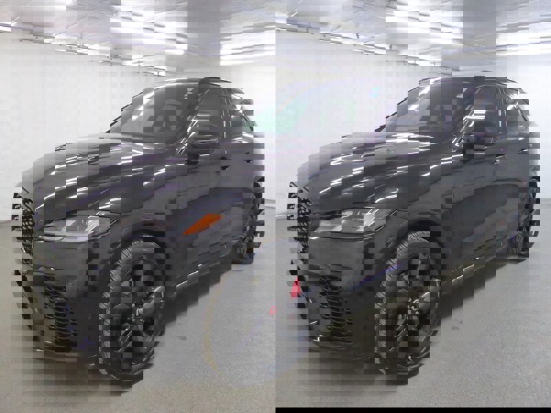 Used 2023 Jaguar F-PACE SVR image 3