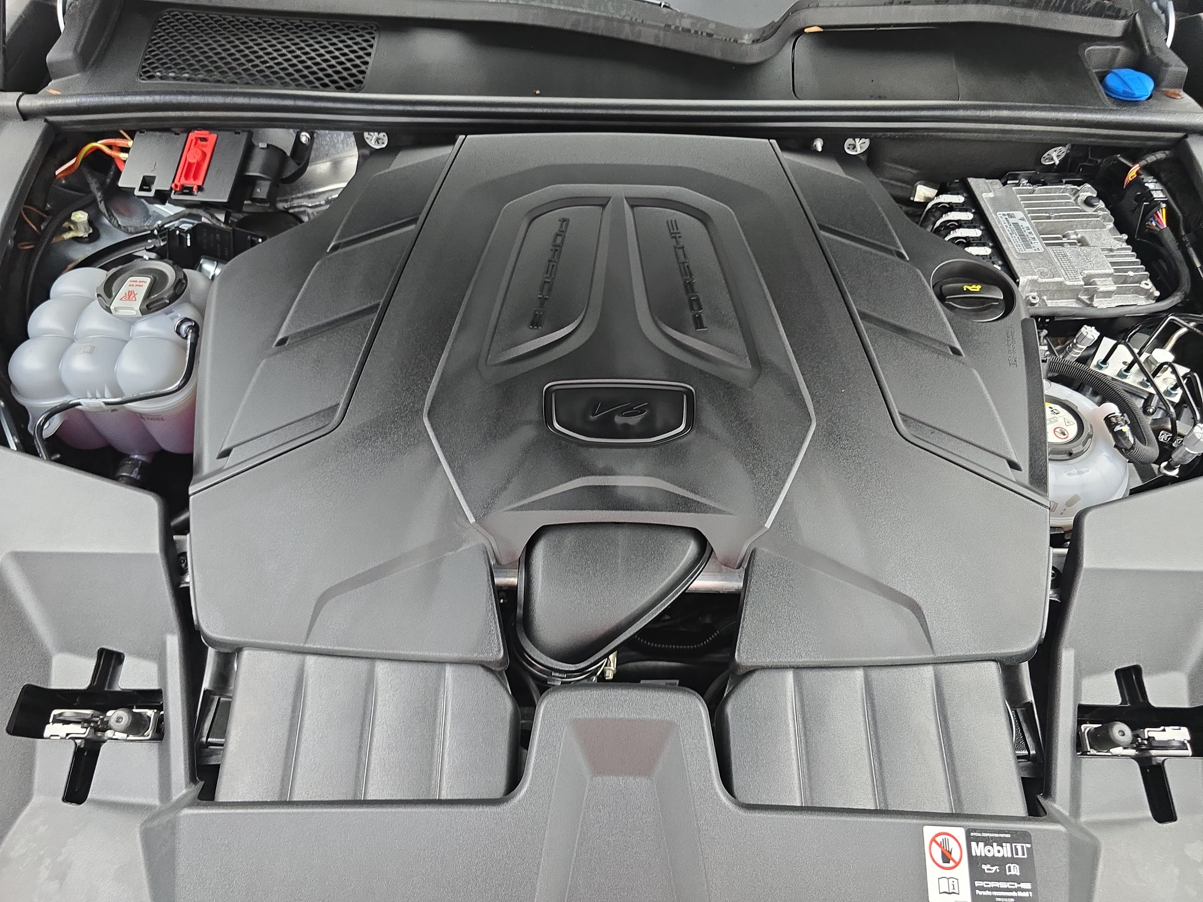 Certified 2026 Porsche Cayenne E-Hybrid AWD/4WD image 33
