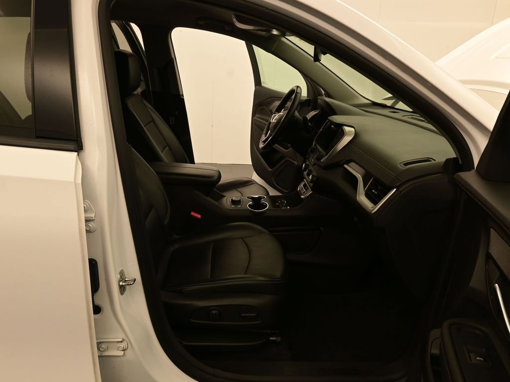 Used 2024 GMC Terrain SLT image 13