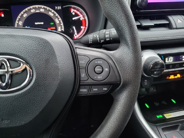 Used 2024 Toyota RAV4 XLE FWD image 16