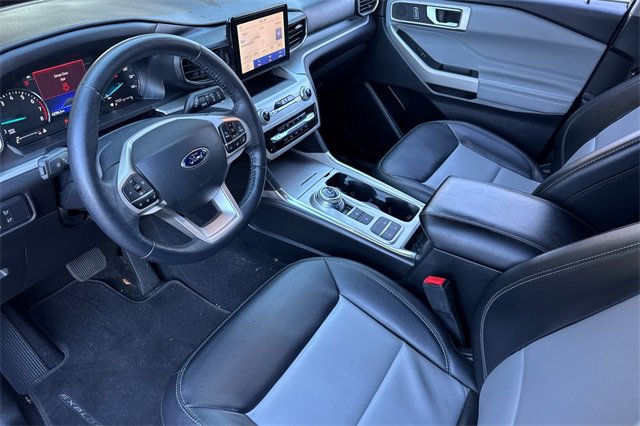 Used 2022 Ford Explorer XLT w/ Equipment Group 202A image 10