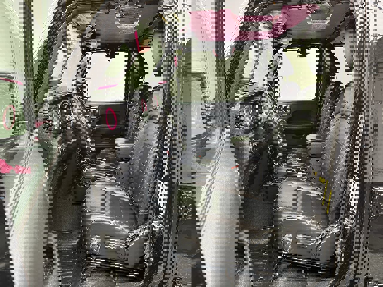 Used 2018 Jeep Wrangler Unlimited Sahara image 3