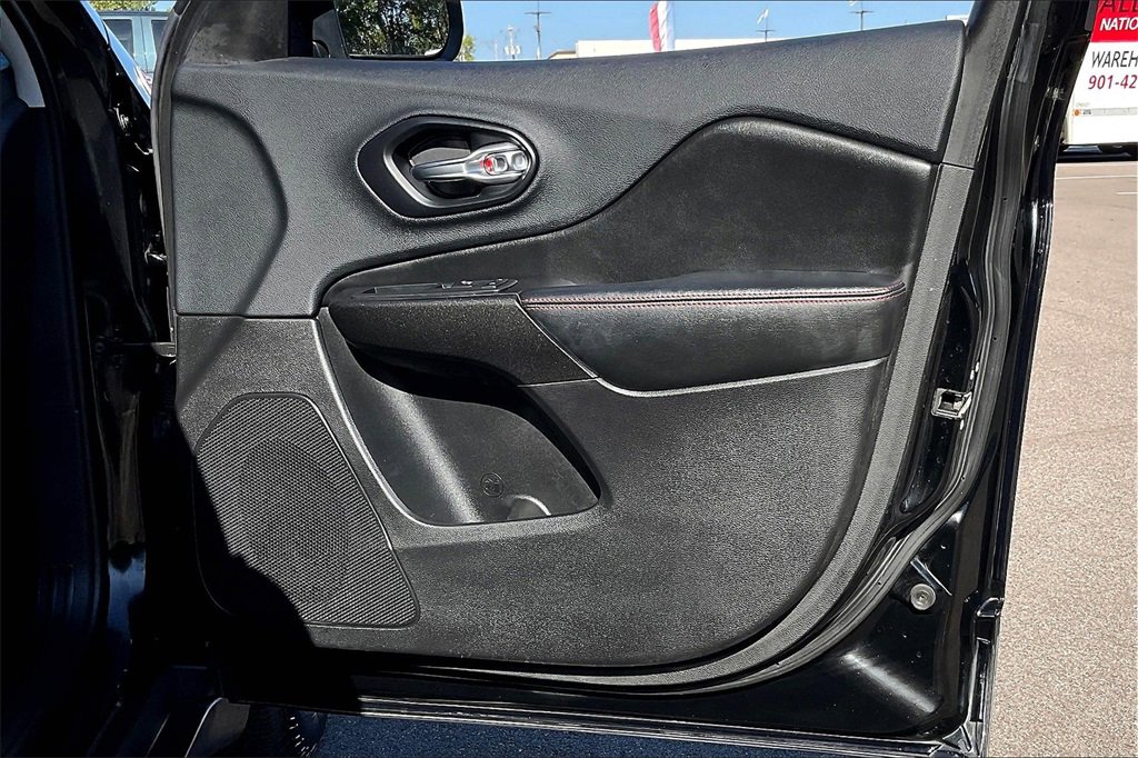 Used 2019 Jeep Cherokee Trailhawk w/ Cold Weather Group image 19