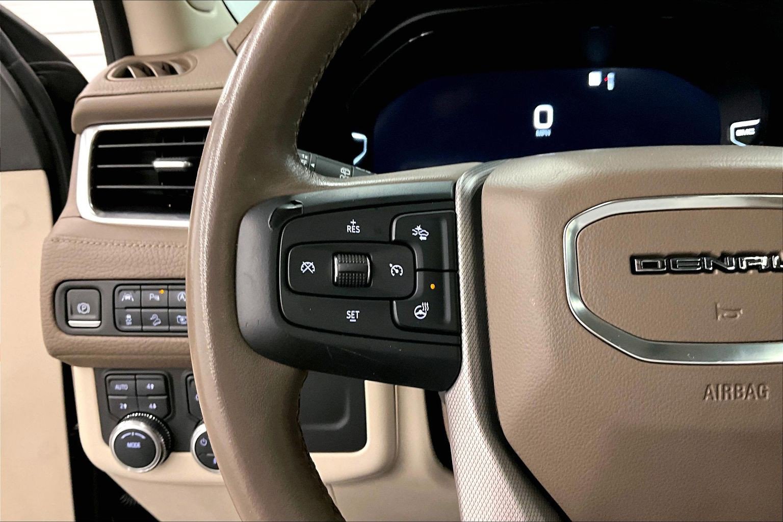 Used 2023 GMC Yukon Denali AWD/4WD image 27