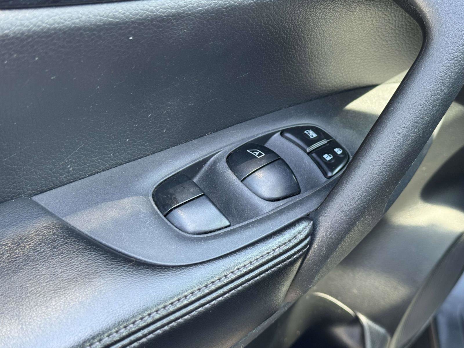 Used 2017 Nissan Rogue SL AWD/4WD image 13