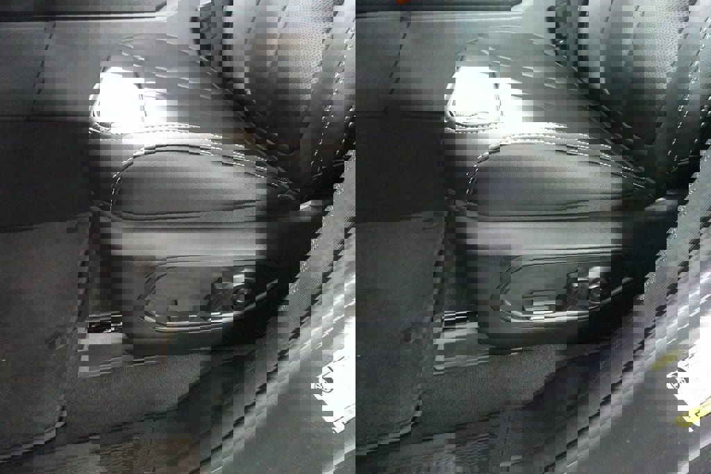 New 2025 Jeep Grand Cherokee L Limited w/ Luxury Tech Group II image 10