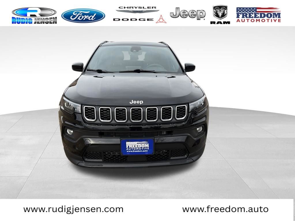 Used 2025 Jeep Compass Latitude w/ Sun & Sound Group image 8