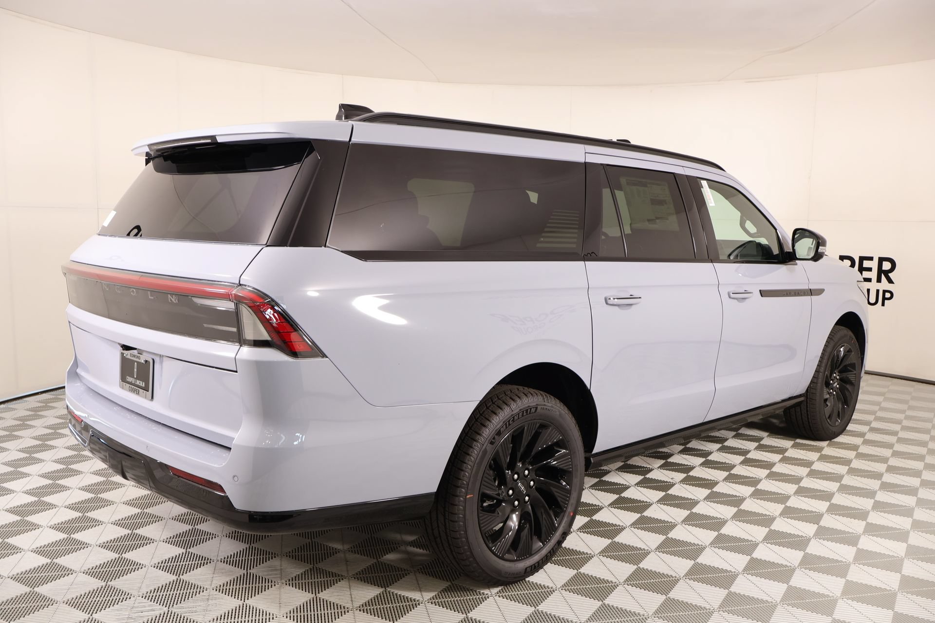 New 2026 Lincoln Navigator L Reserve w/ Jet Appearance Package AWD/4WD image 22