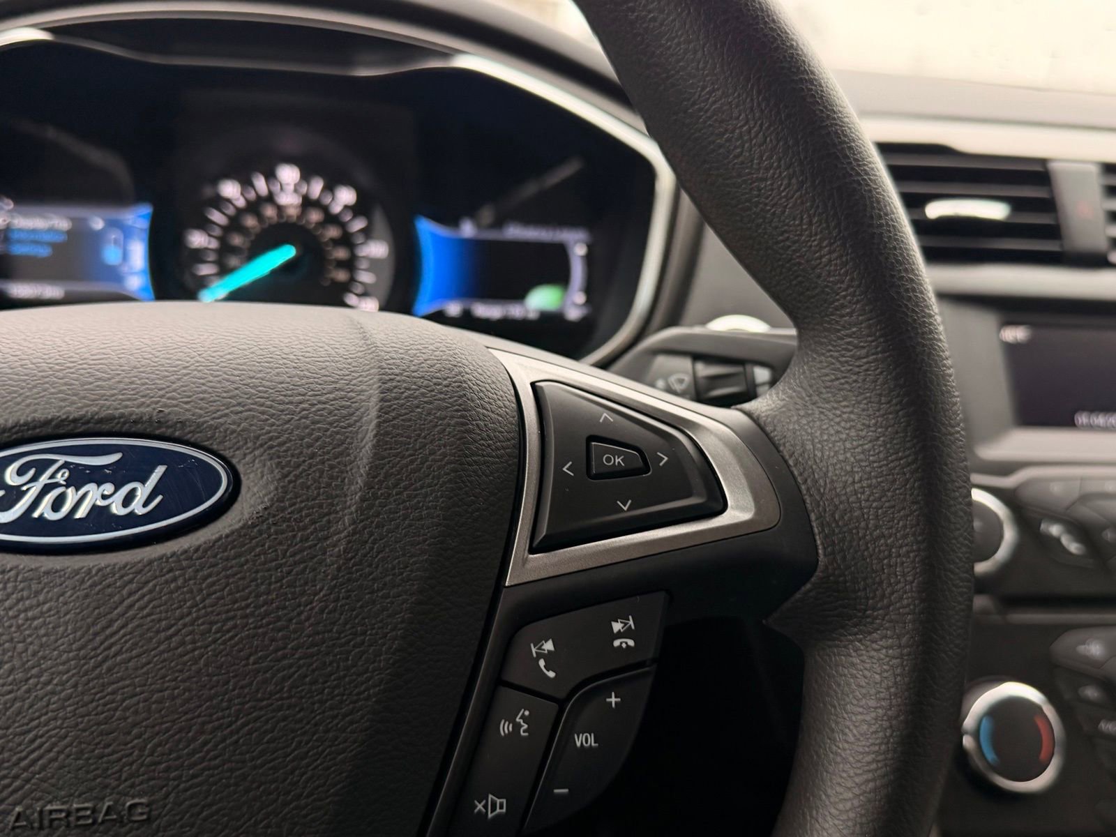 Used 2018 Ford Fusion S FWD image 28