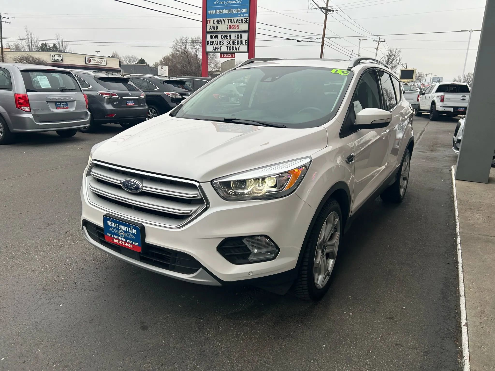 Used 2019 Ford Escape Titanium image 2