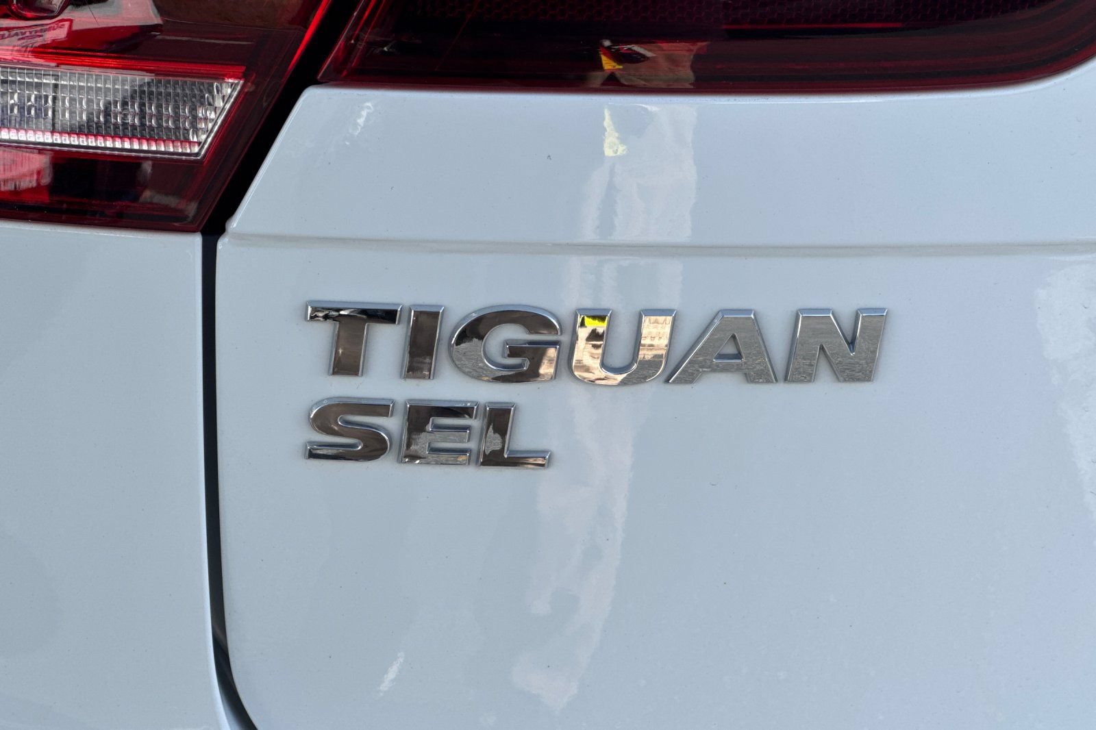 Used 2020 Volkswagen Tiguan SEL FWD image 29