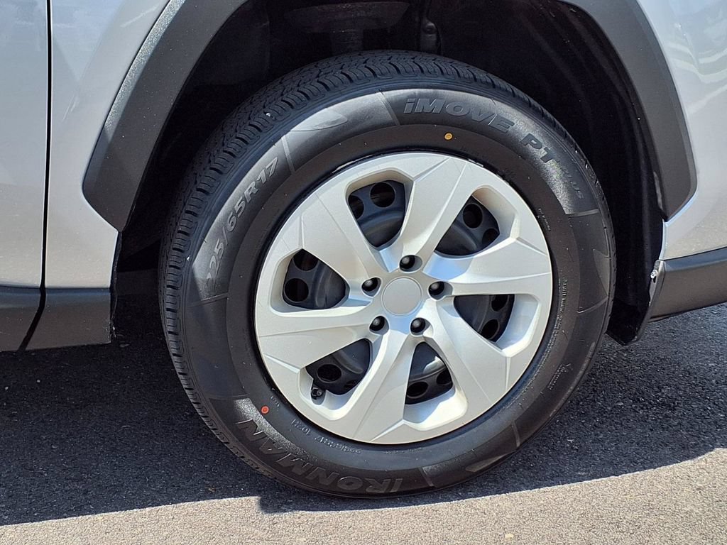 Used 2019 Toyota RAV4 LE FWD image 10
