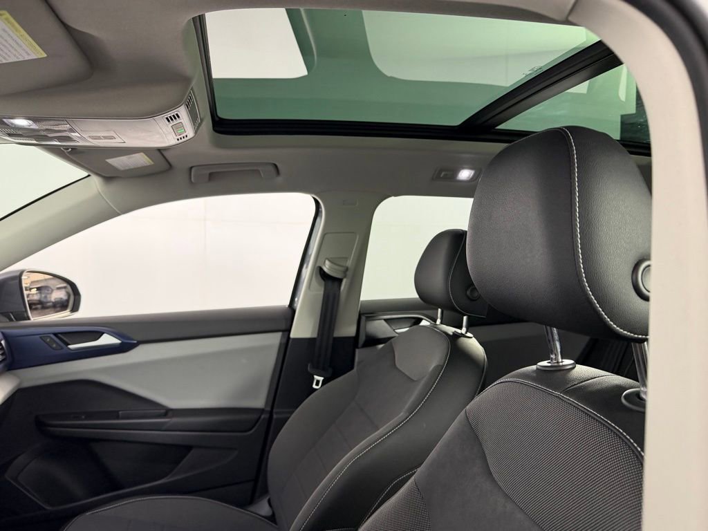 Used 2022 Volkswagen Taos SE image 25